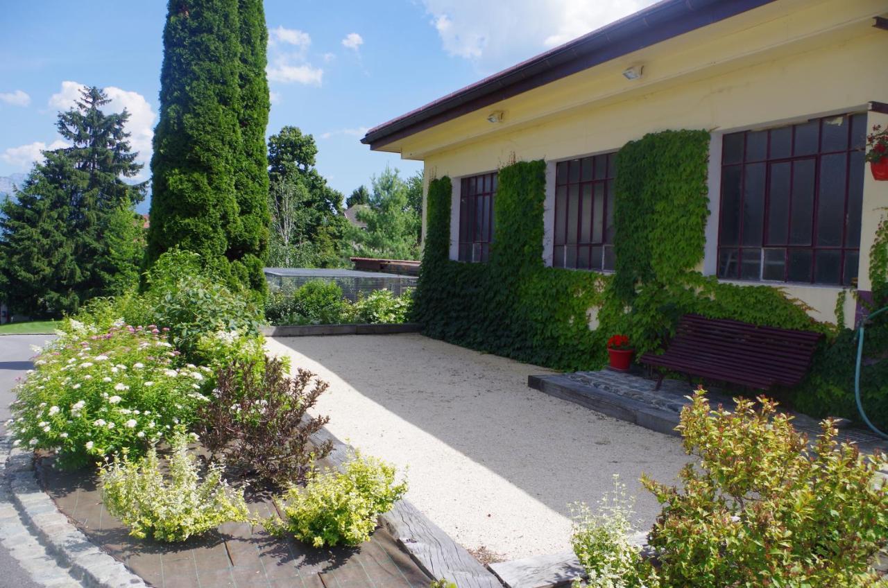 Le Paon Bleu Annecy Poisy Bed & Breakfast Exterior photo