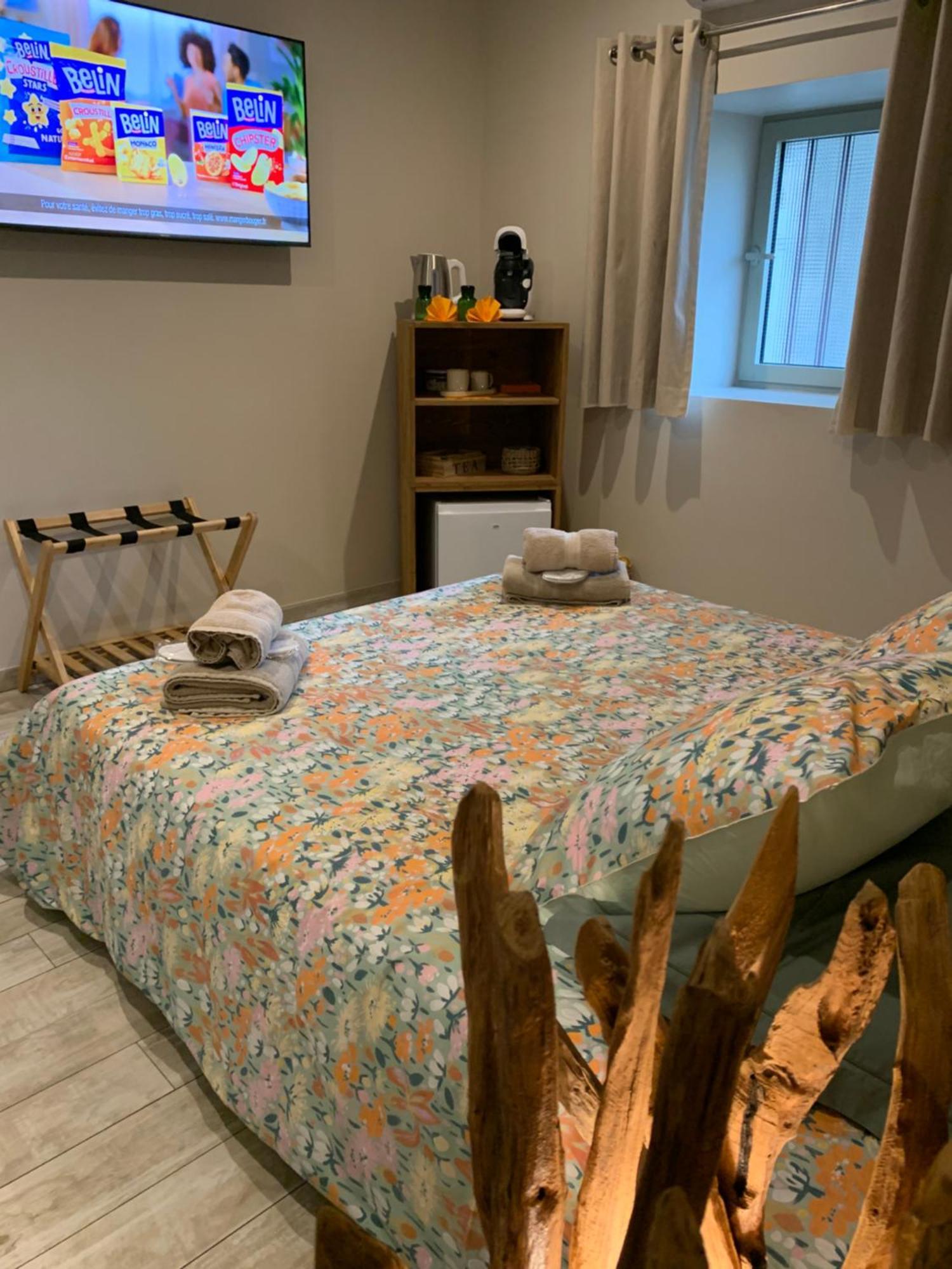 Le Paon Bleu Annecy Poisy Bed & Breakfast Exterior photo